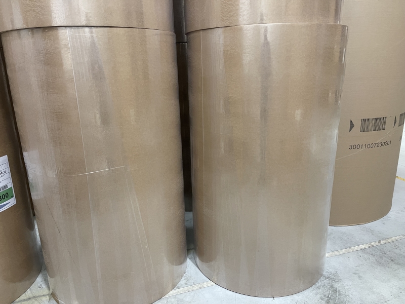 Rudas kartonas puodeliams 200 gsm  + 15 gsm LDPE , 900 mm